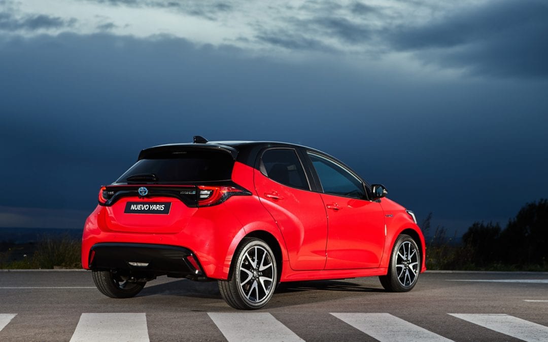 Toyota lanza un seguro que premia la conducción eficiente con propulsión eléctrica